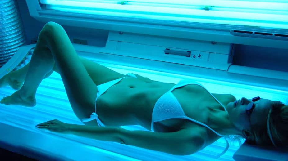 Sécurité des cabines de bronzage : l’avertissement des dermatologues