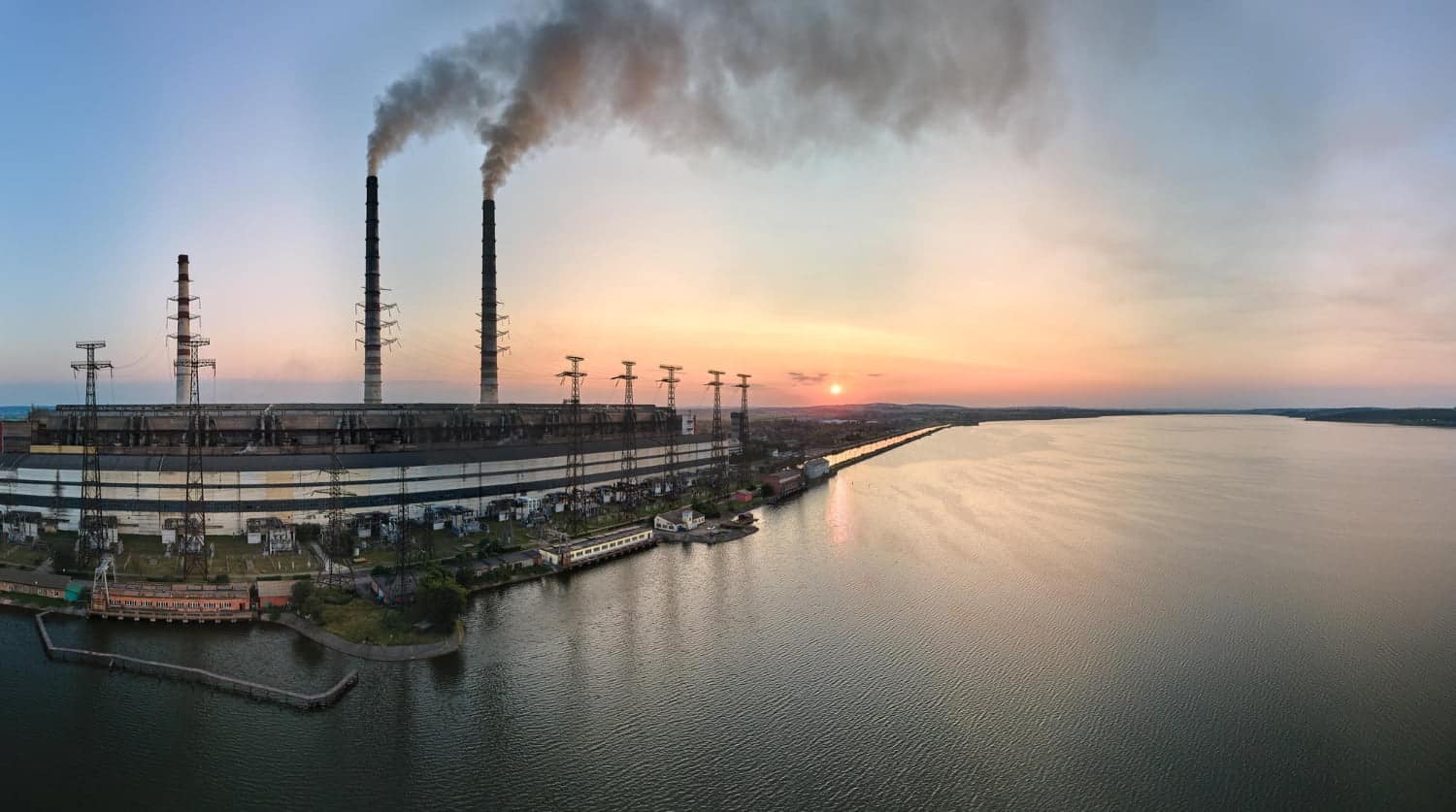 Raffineries, centrales à charbon et autres infrastructures fossiles sont des sources de pollution selon cette étude