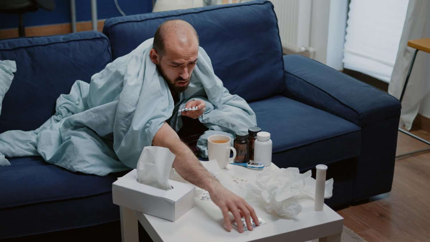 Grippe chez les seniors : pourquoi le virus frappe-t-il plus fort avec l’âge ?