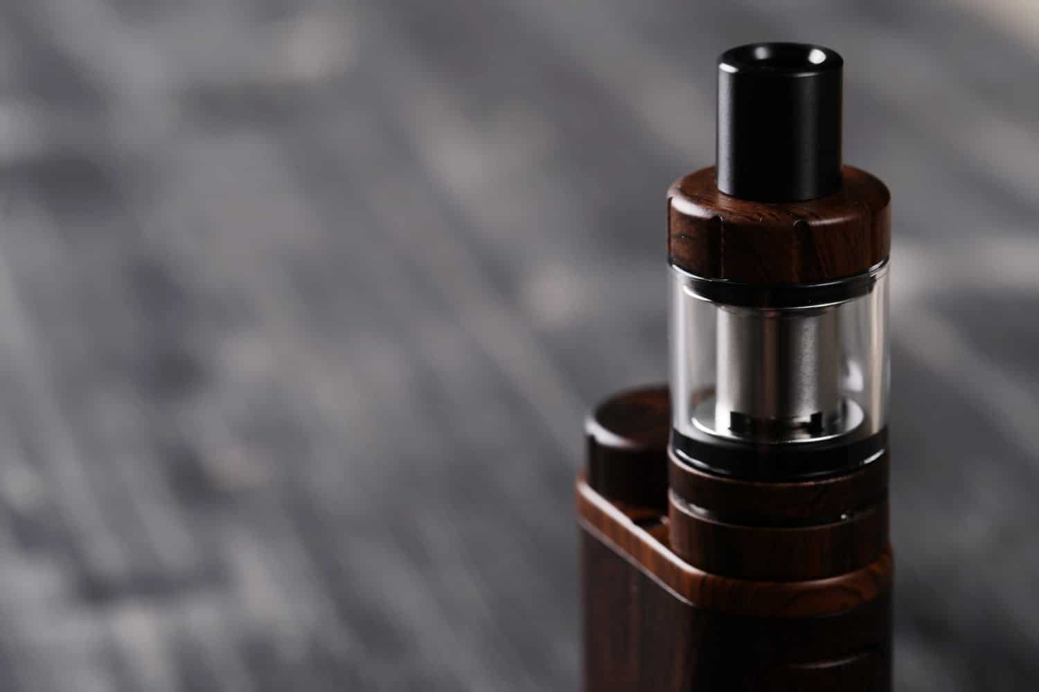 L’académie de médecine encourage les fumeurs à passer au vapotage