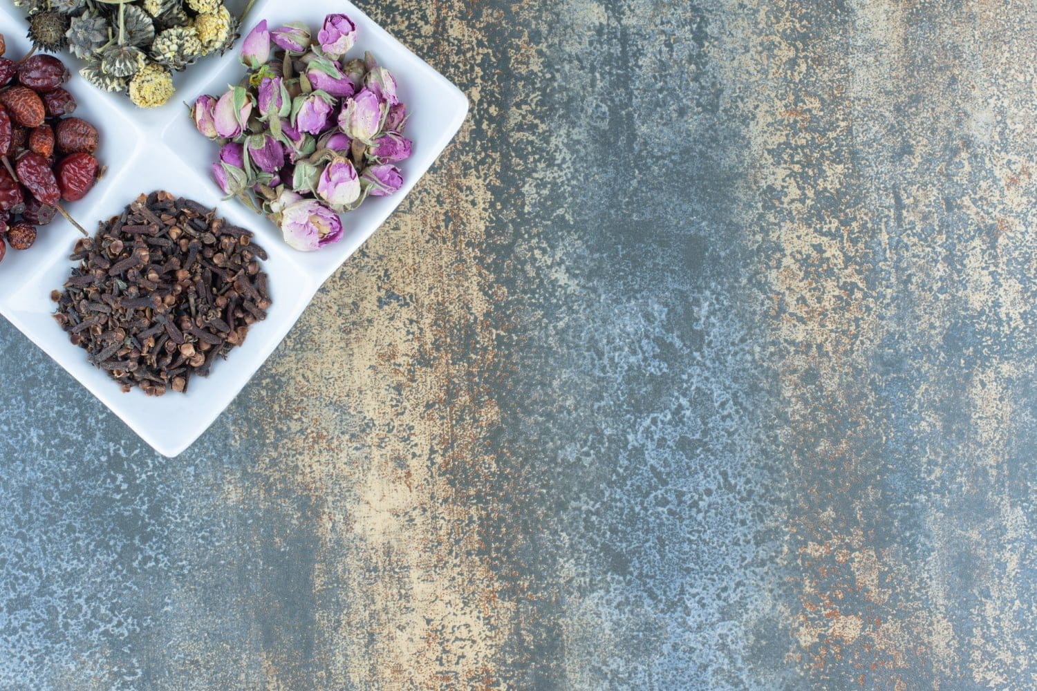 L’huile essentielle de giroflier : vertus des clous en aromathérapie