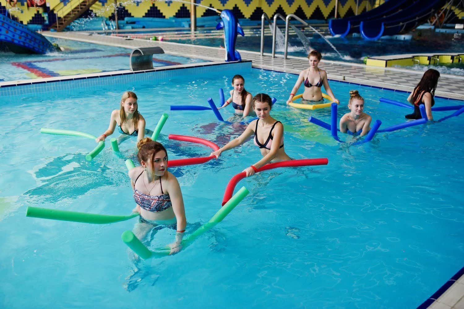 7 exercices en piscine pour un entraînement dans l’eau qui brûle les graisses
