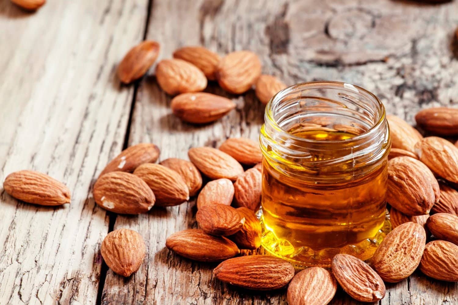 Les bienfaits de l’huile d’amande pour la peau sèche, l’eczéma et les vergetures