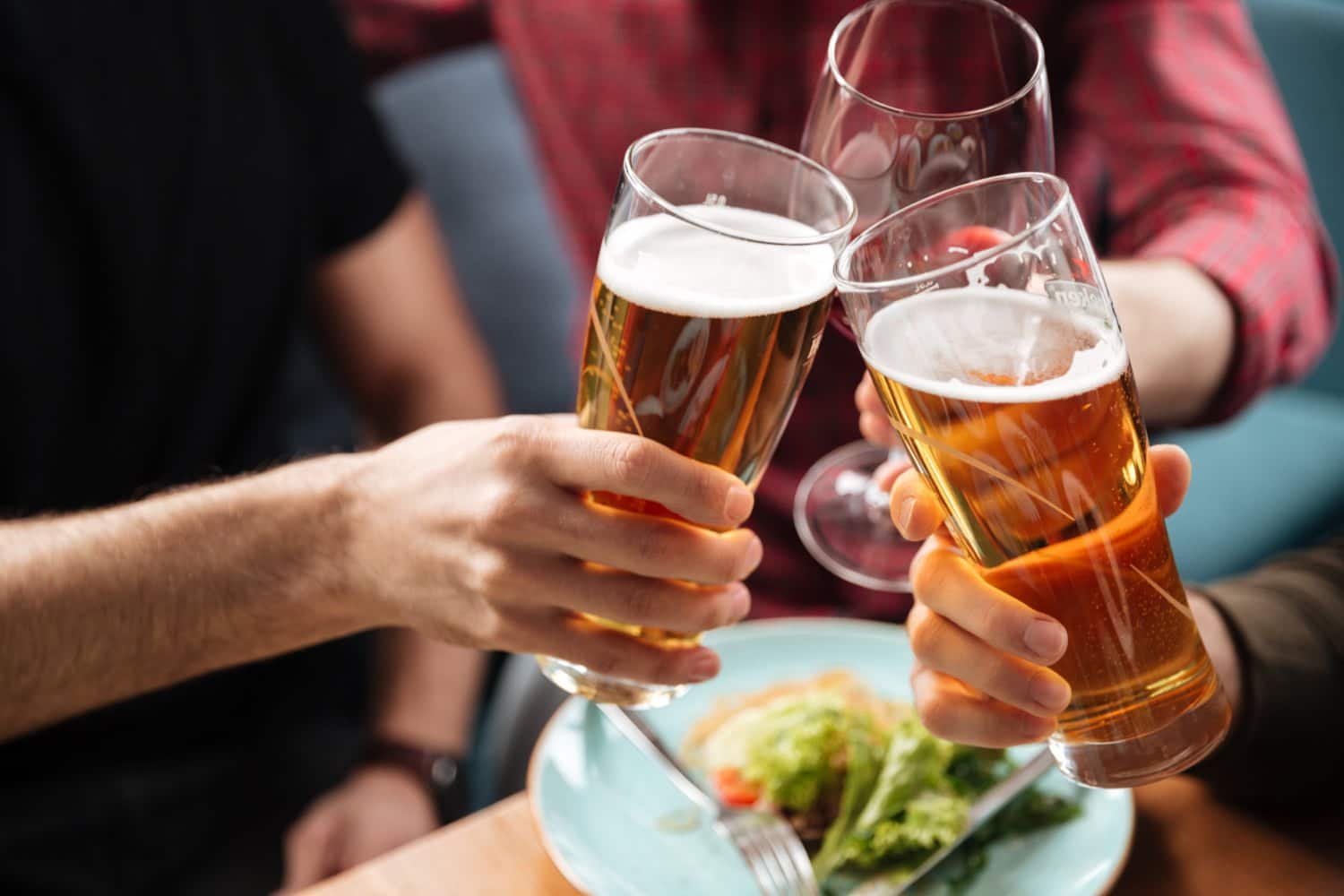 Boire de l’alcool devant des enfants: il n’y a pas de quantité raisonnable selon cette étude