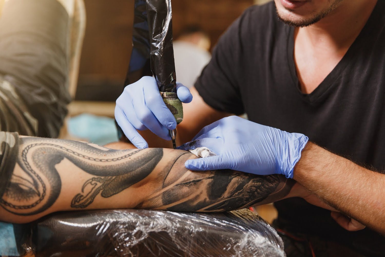 Tatouages et santé mentale : quand la surface tatouée parle de personnalité
