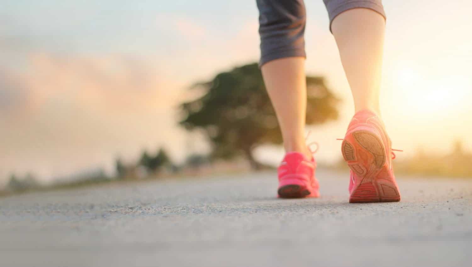 Marcher à reculons : un très bon entraînement