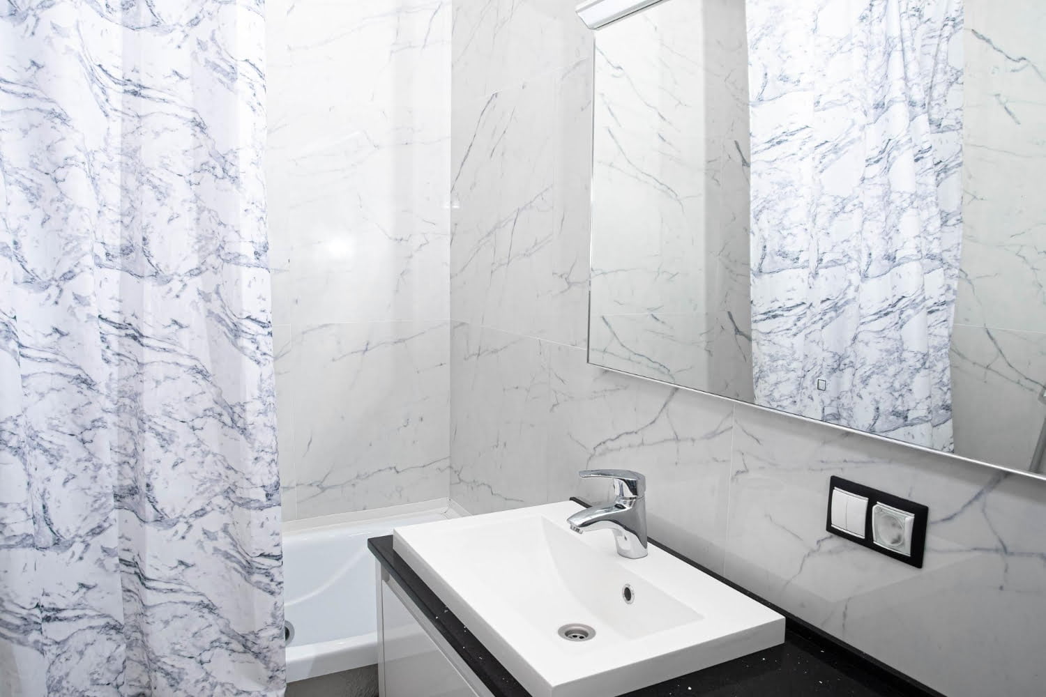 Rideaux de douche : danger dans la salle de bain