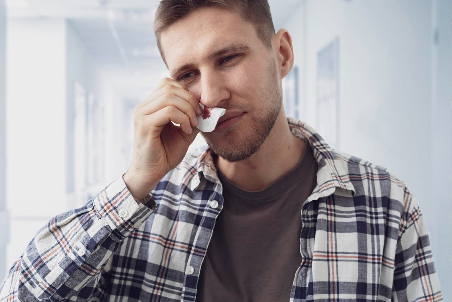 Saignement de nez sans raison: les 5 causes les plus fréquentes