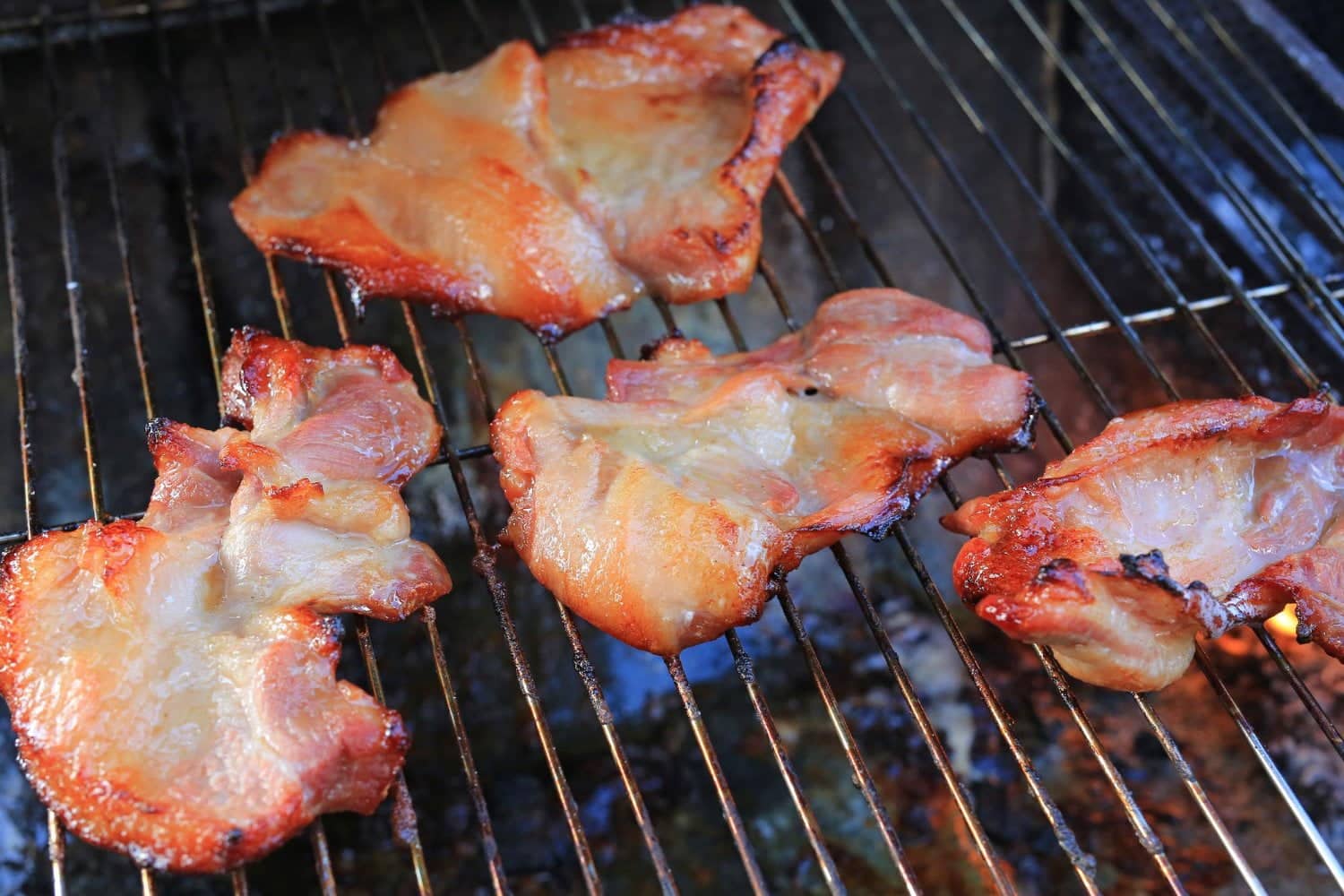 Barbecue: parfaitement cuire la viande ou risquer l’hépatite E