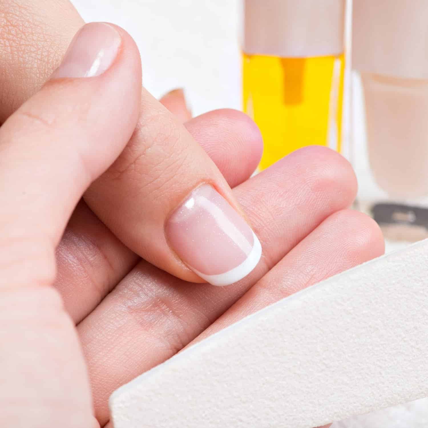 7 Conseils essentiels pour des ongles sains et forts