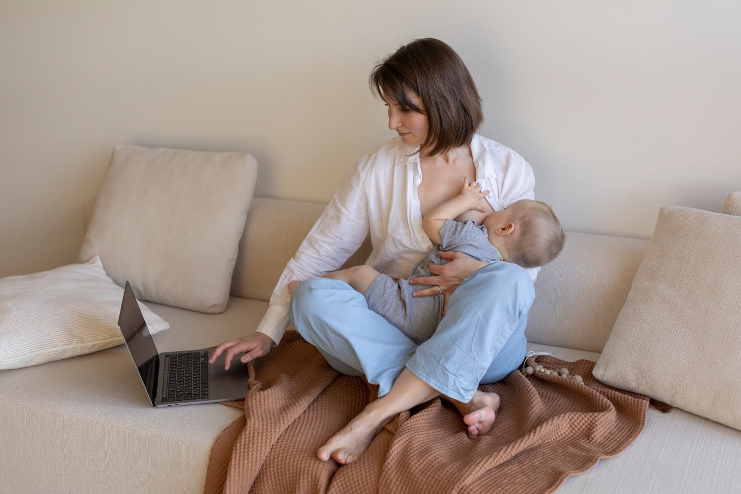Lait maternel et horloge biologique : les rythmes naturels du lait soutiennent le développement du bébé 