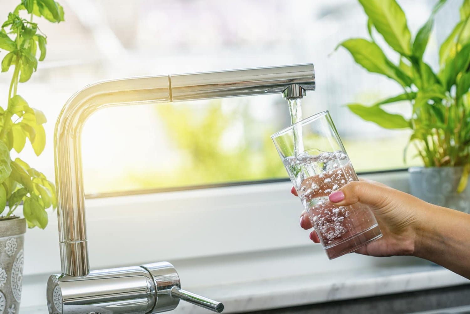 Médicaments : l’eau du robinet devant l’eau minérale