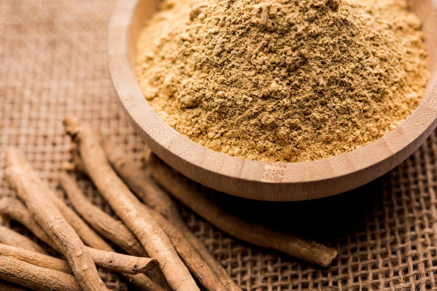 Sommeil, anti-stress et protecteur du cerveau: les 3 atouts maîtres de l’ashwagandha