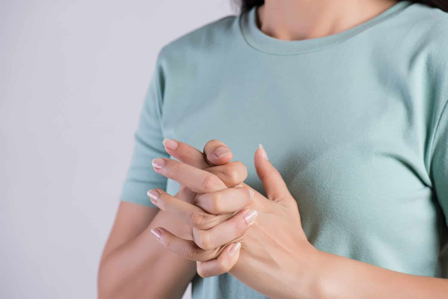 Faire craquer ses articulations : est-ce risqué pour les articulations ?