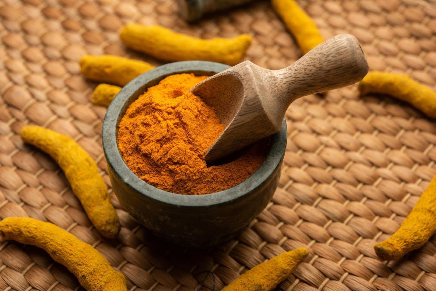 Curcuma et cancer colorectal : une étude indique que l’épice peut cibler les cellules souches tumorales 