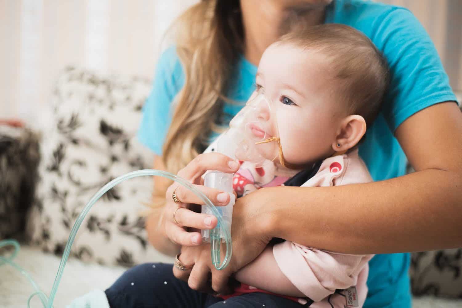 Bronchiolite : comprendre les symptômes, causes et traitements