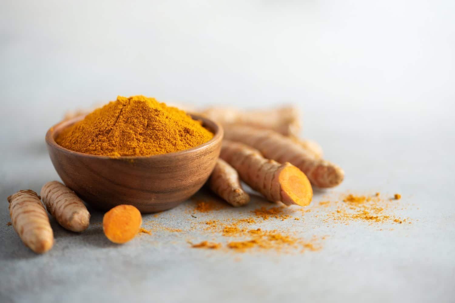 Curcuma et poivre de Cayenne : y a-t-il des bienfaits à les associer ?