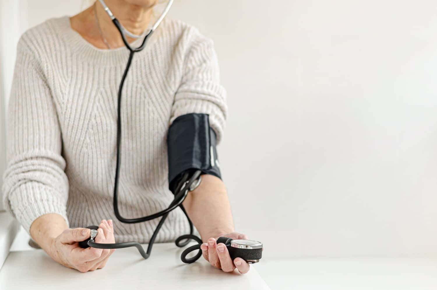 Hypertension et AVC hémorragique : comprendre le lien pour mieux prévenir