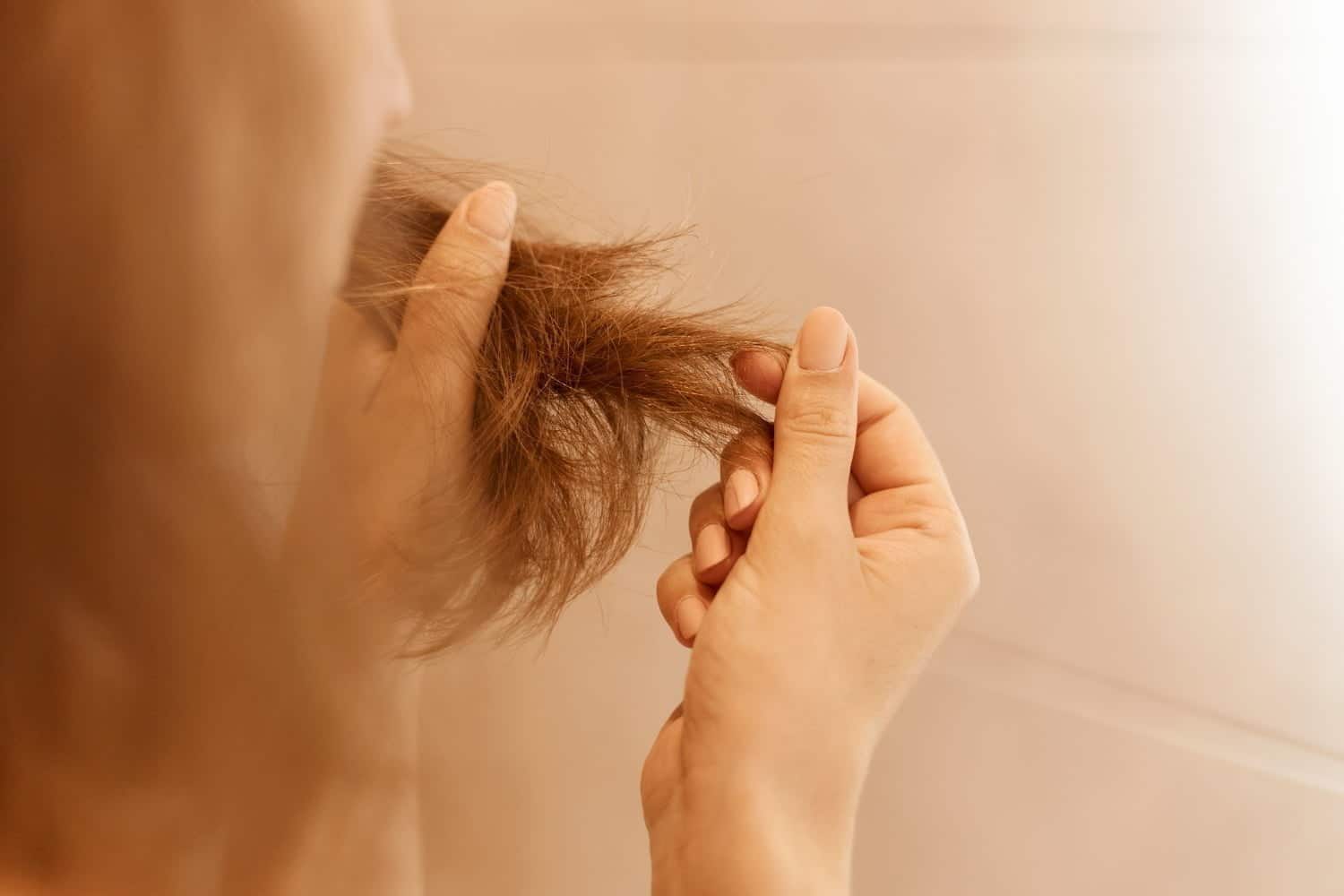 Chute de cheveux chez l’enfant: comprendre les causes, les signes d’alerte et les soins