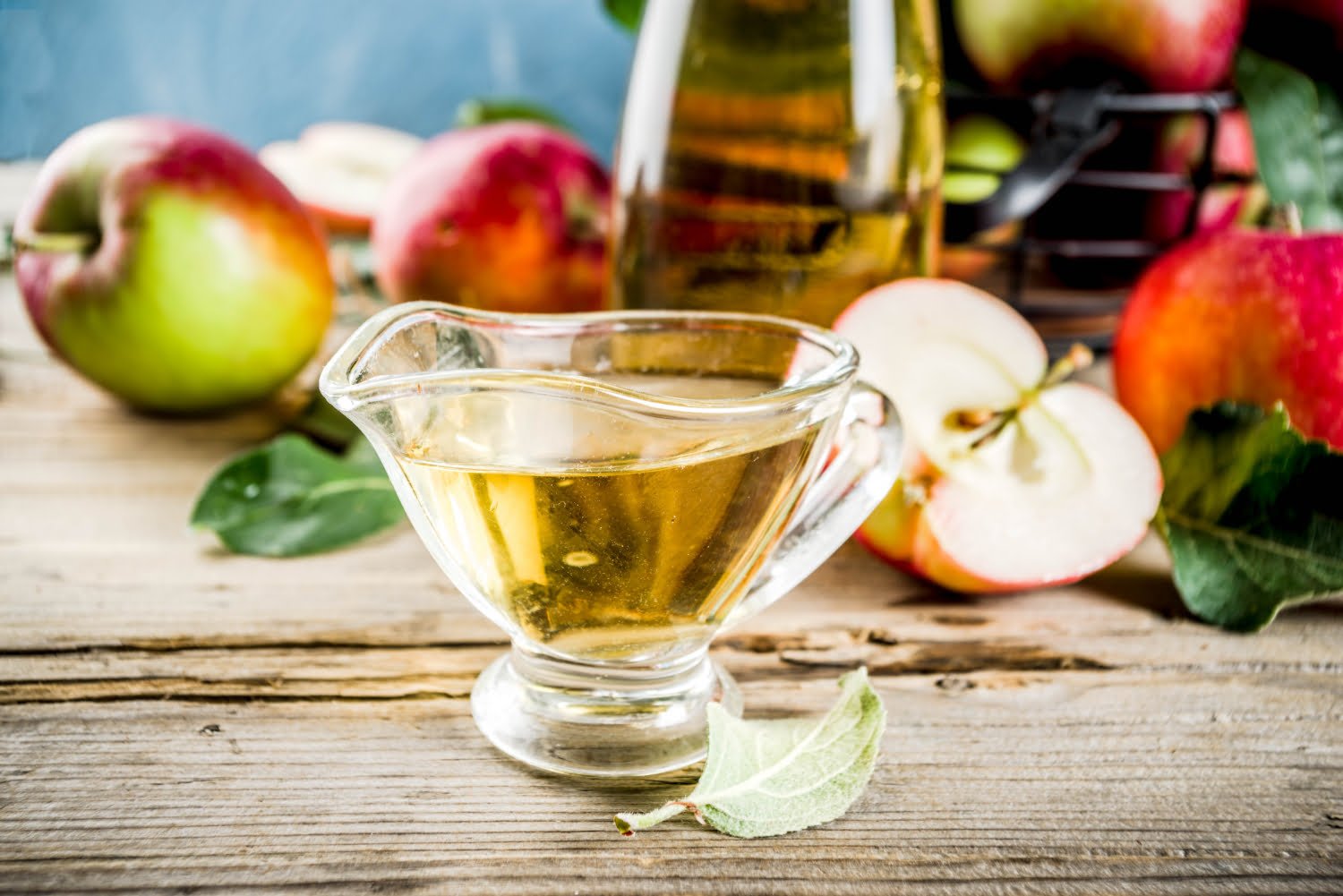 Comment le vinaigre de cidre peut participer à la beauté et la santé de vos cheveux