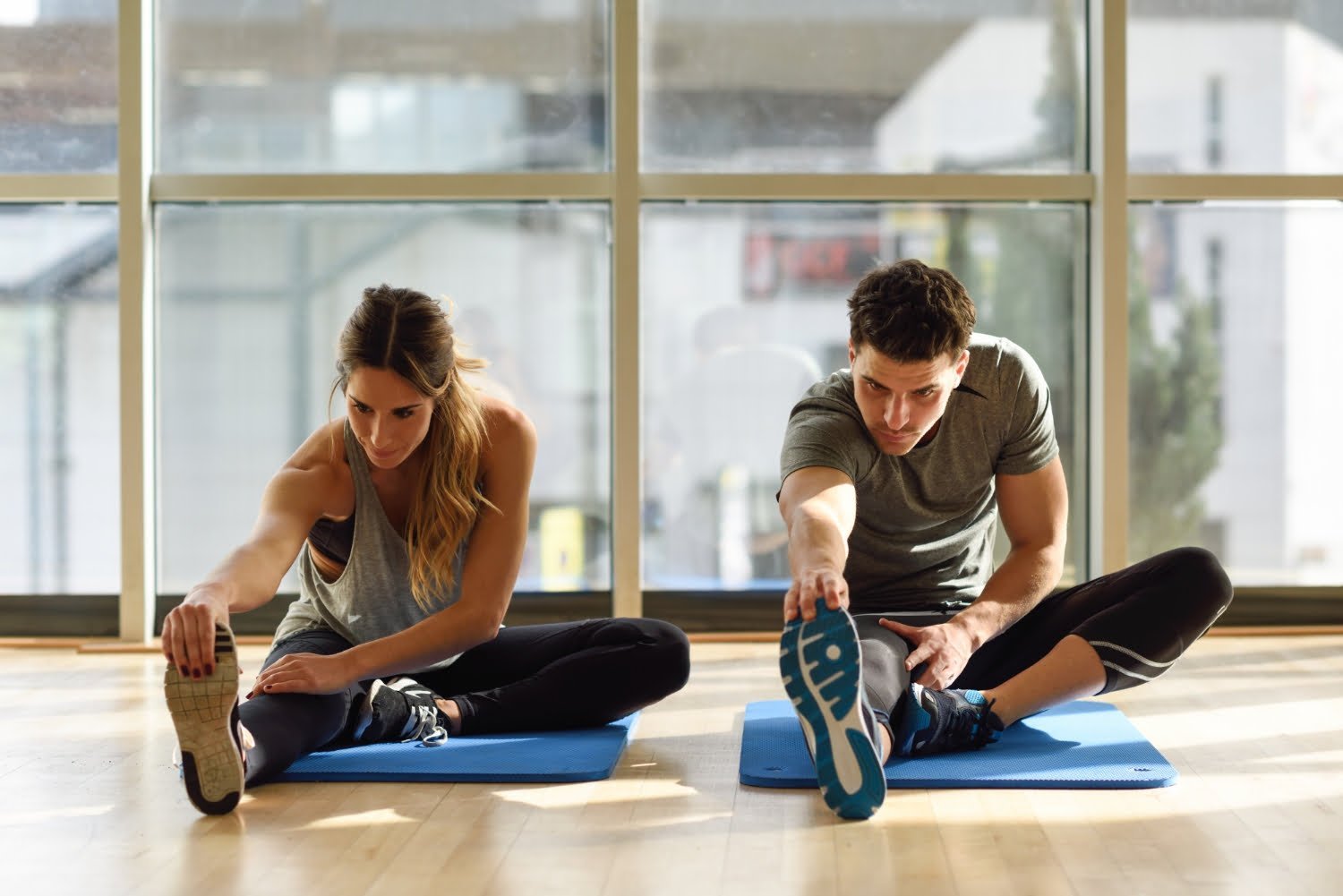 10 étirements et exercices à faire au bureau pour brûler des calories