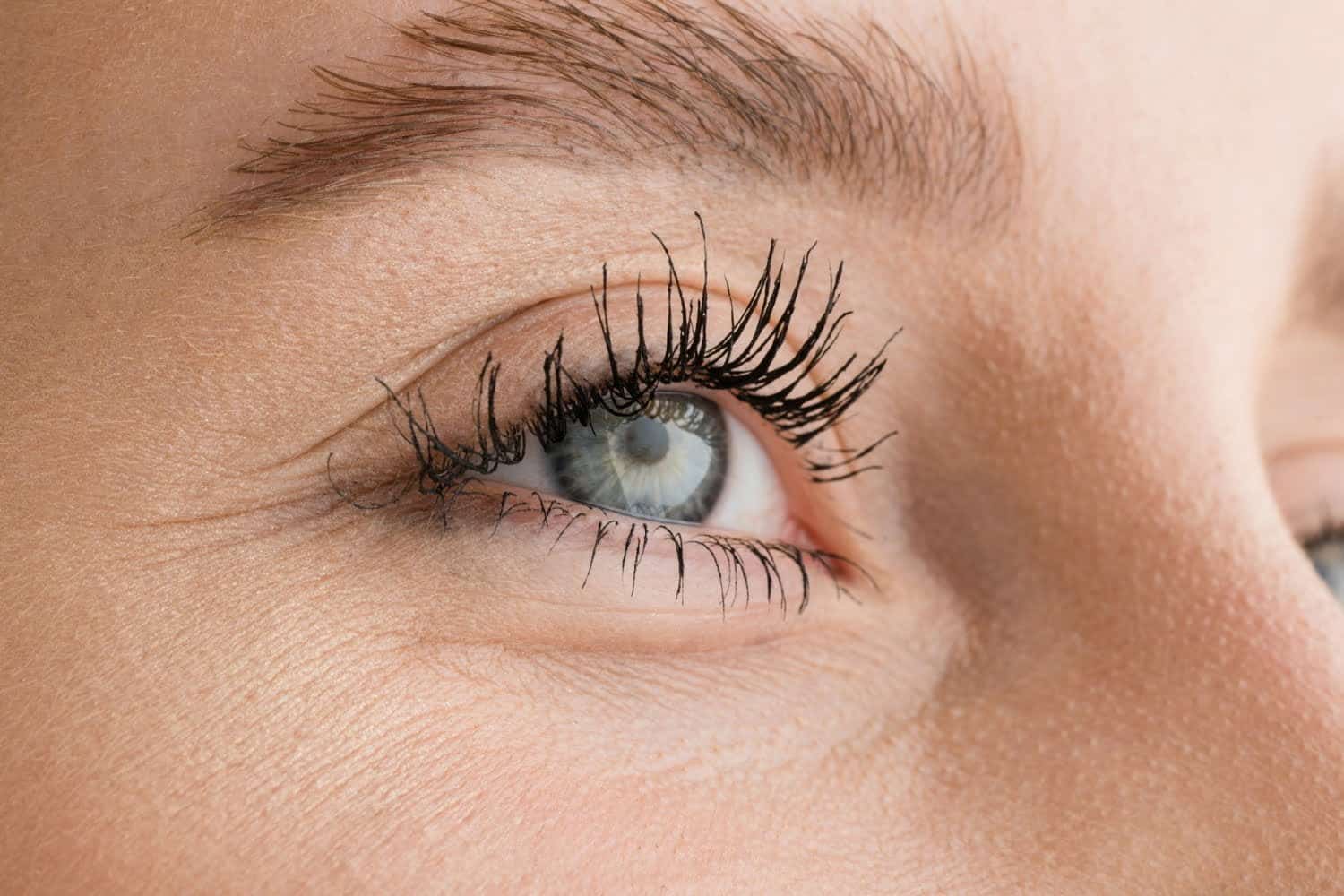Produit chimique, corps étranger dans l’oeil: comment-le nettoyer ?