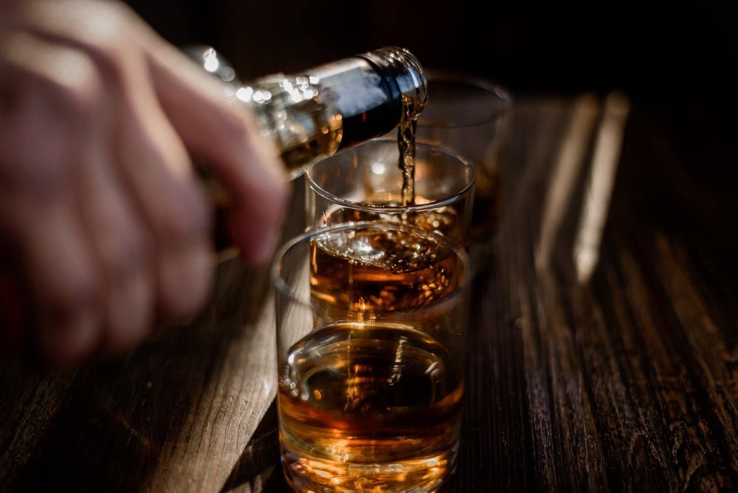 Alcool fort et Alzheimer : le cerveau vieillit-il plus vite ?