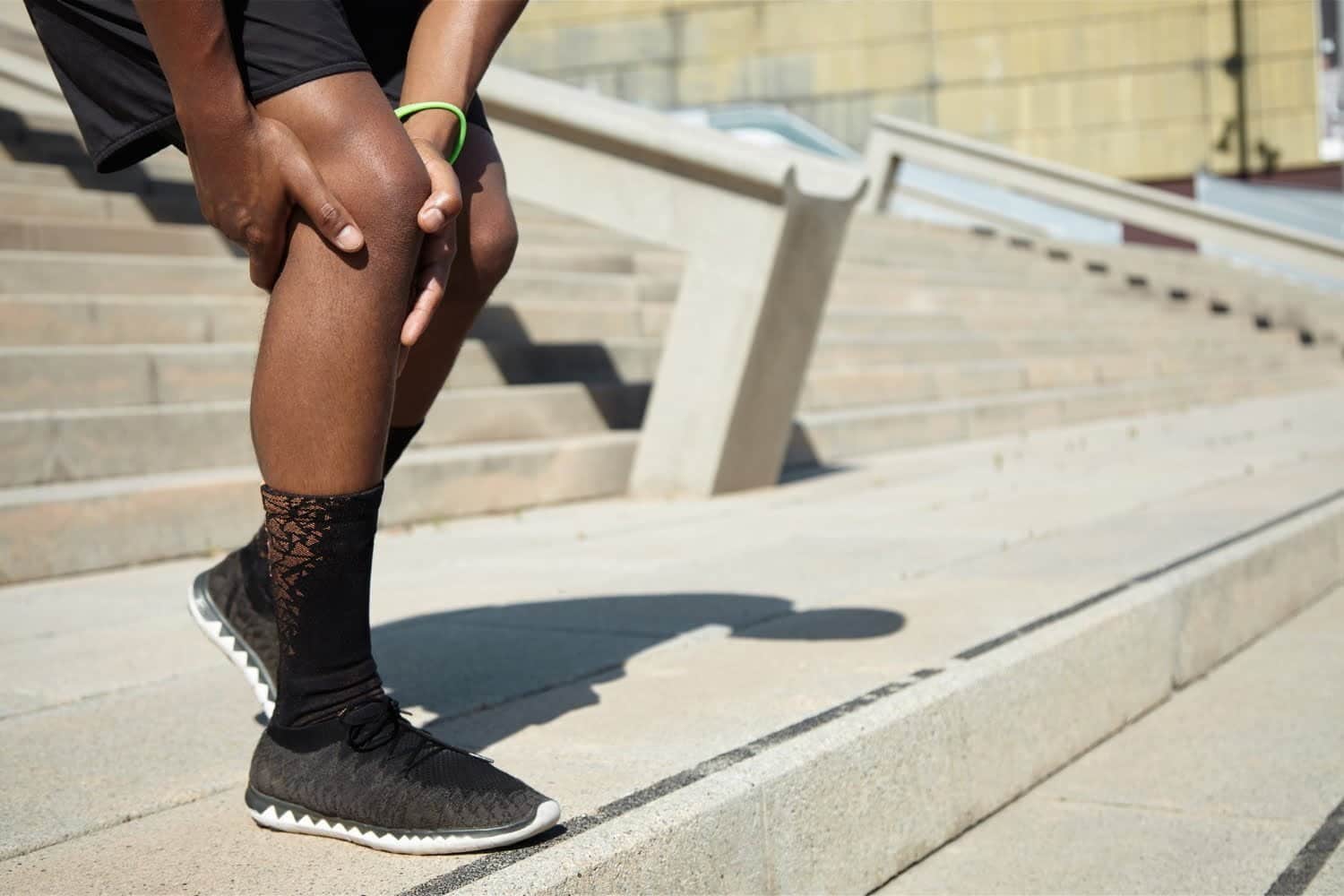 Crampe musculaire à la jambe : causes, traitements et prévention