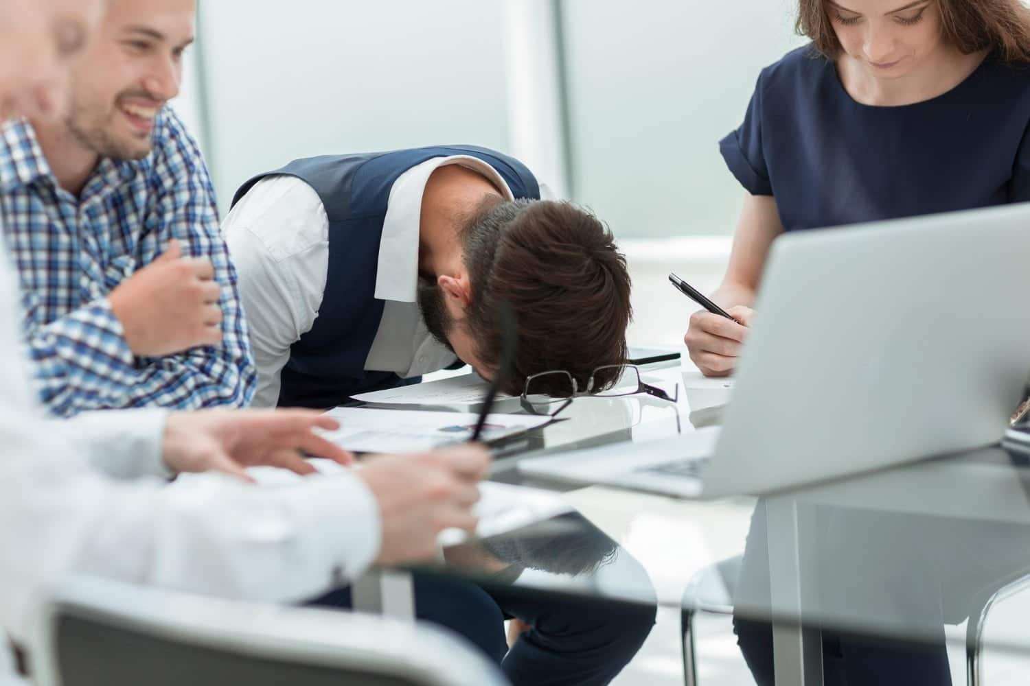 Causes principales de la fatigue et de la somnolence postprandiales, et comment les prévenir