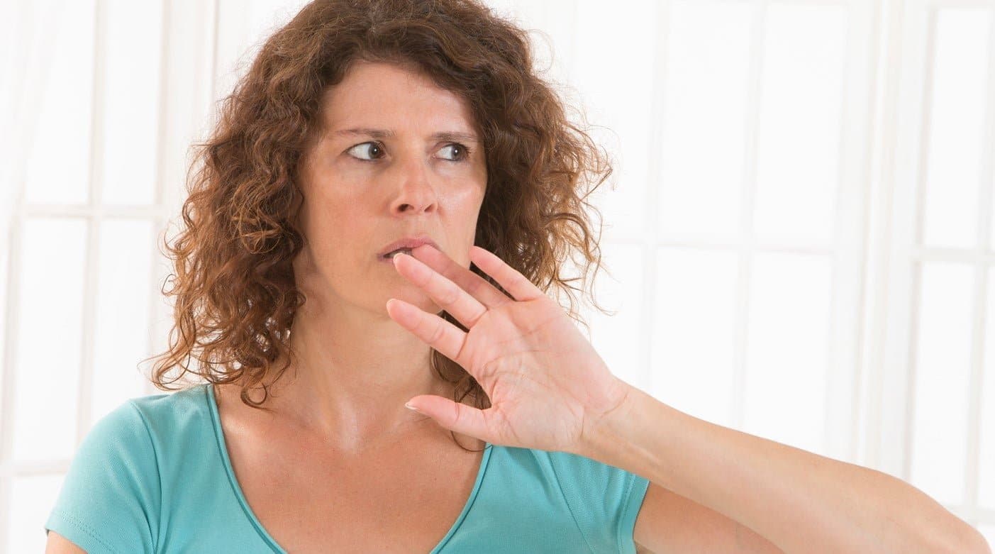 Pelade des ongles : qu’est ce qui se passe ?