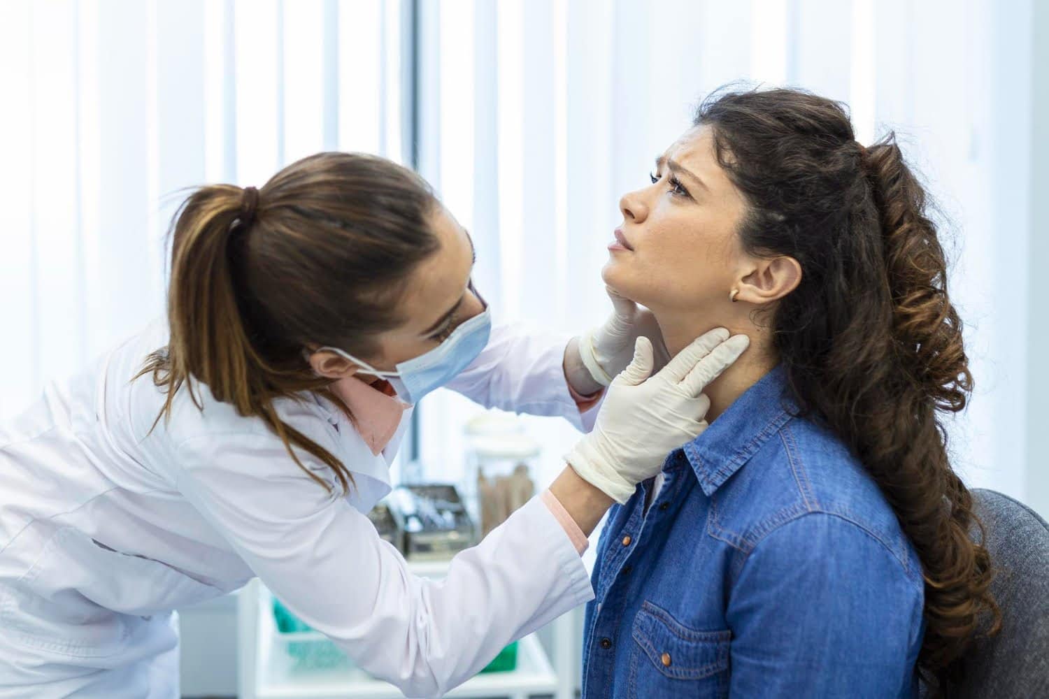 Hyperthyroïdie: Symptômes, causes et 6 conseils pour mieux la gérer