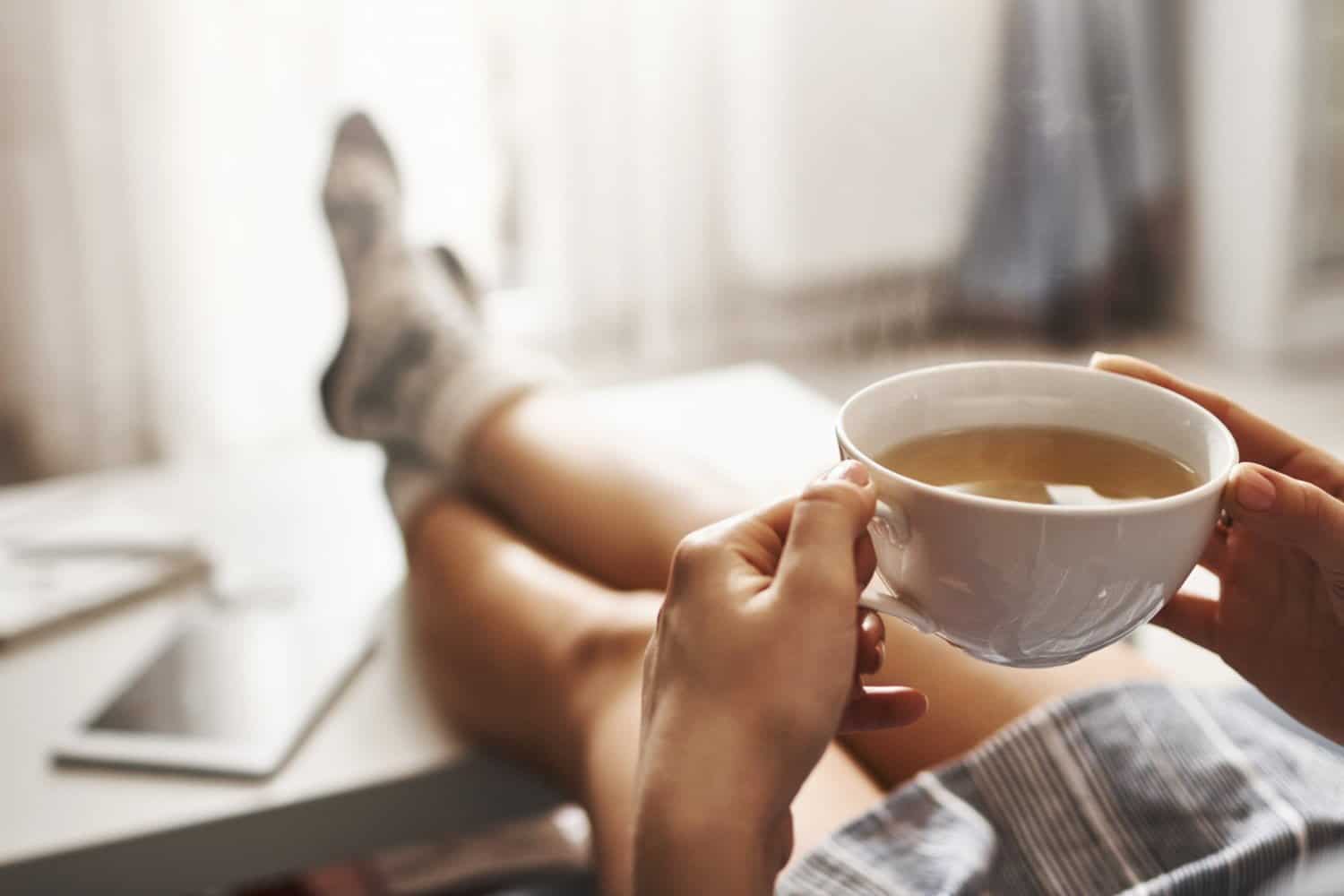 Boire du thé : quel est le bon moment pour la santé ?