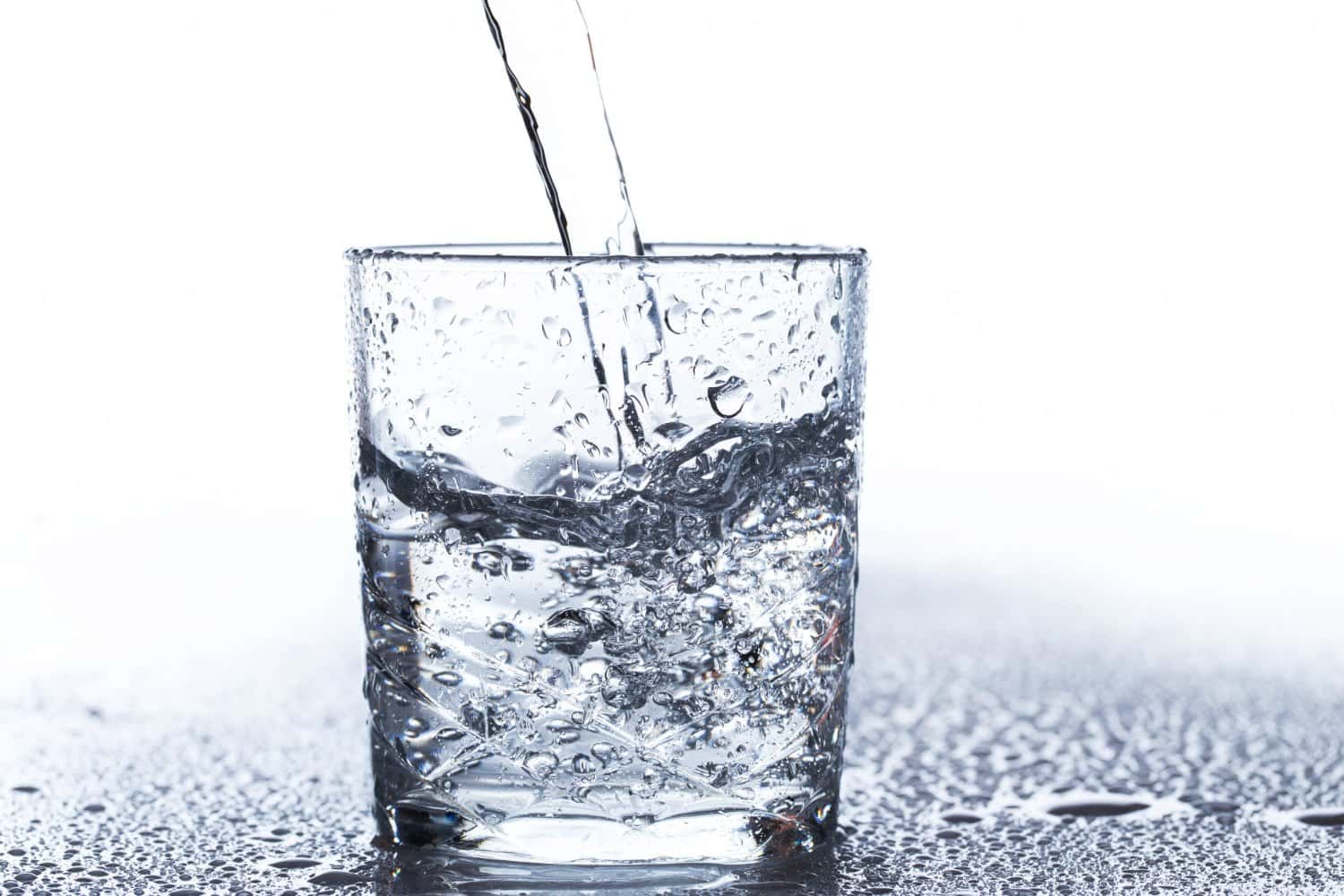 Les caractéristiques positives et les contraintes de la consommation d’eau gazeuse.