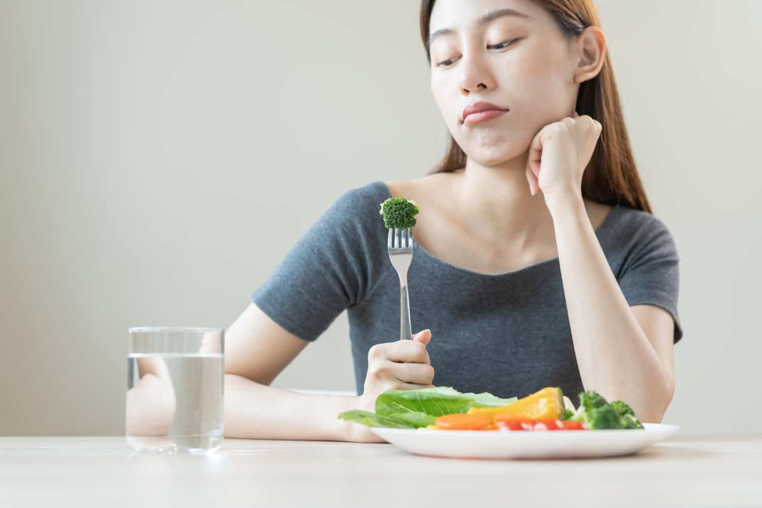 8 causes qui provoquent un goût métallique dans la bouche