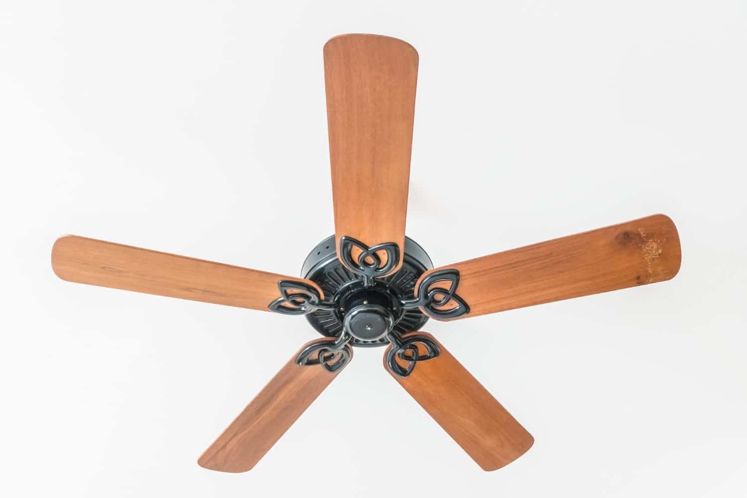 Est-il mauvais de dormir avec le ventilateur allumé ?