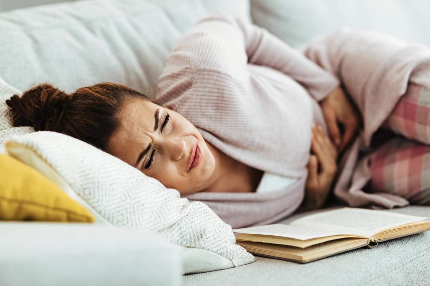 Syndrome du côlon irritable: comment éviter et traiter les hémorroïdes en plus