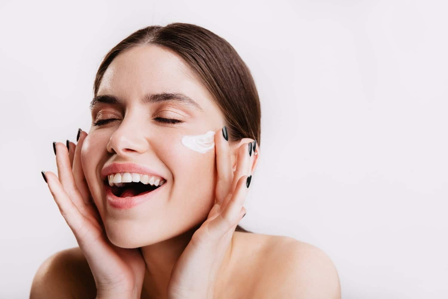 Les 10 meilleurs ingrédients d’une crème anti-âge pour une peau d’apparence plus jeune