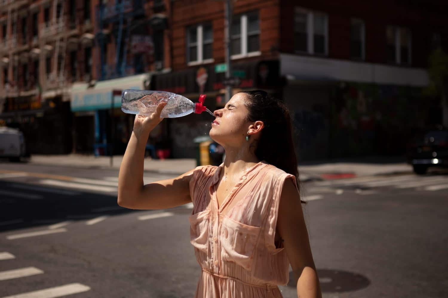 Canicule: Que se passe-t-il si vous buvez trop d’eau ?