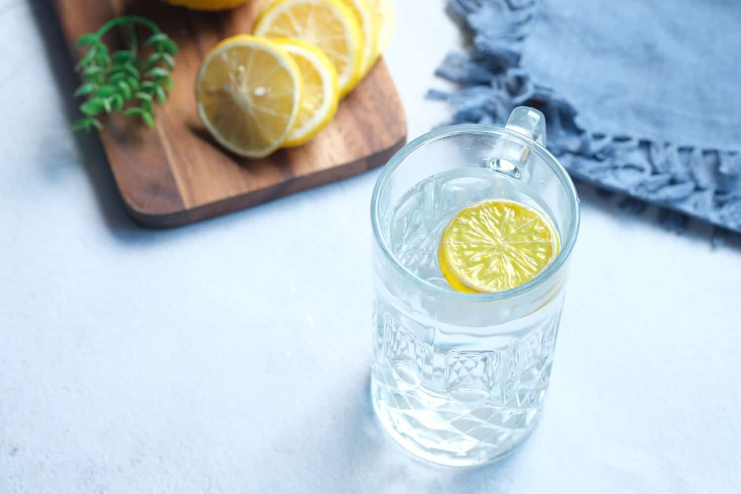 L’eau citronnée et les graines de chia : la combinaison parfaite pour perdre du poids naturellement.