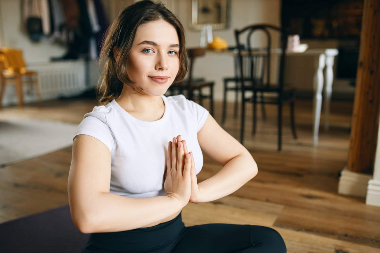 Les meilleurs exercices de yoga du visage pour luter contre les rides