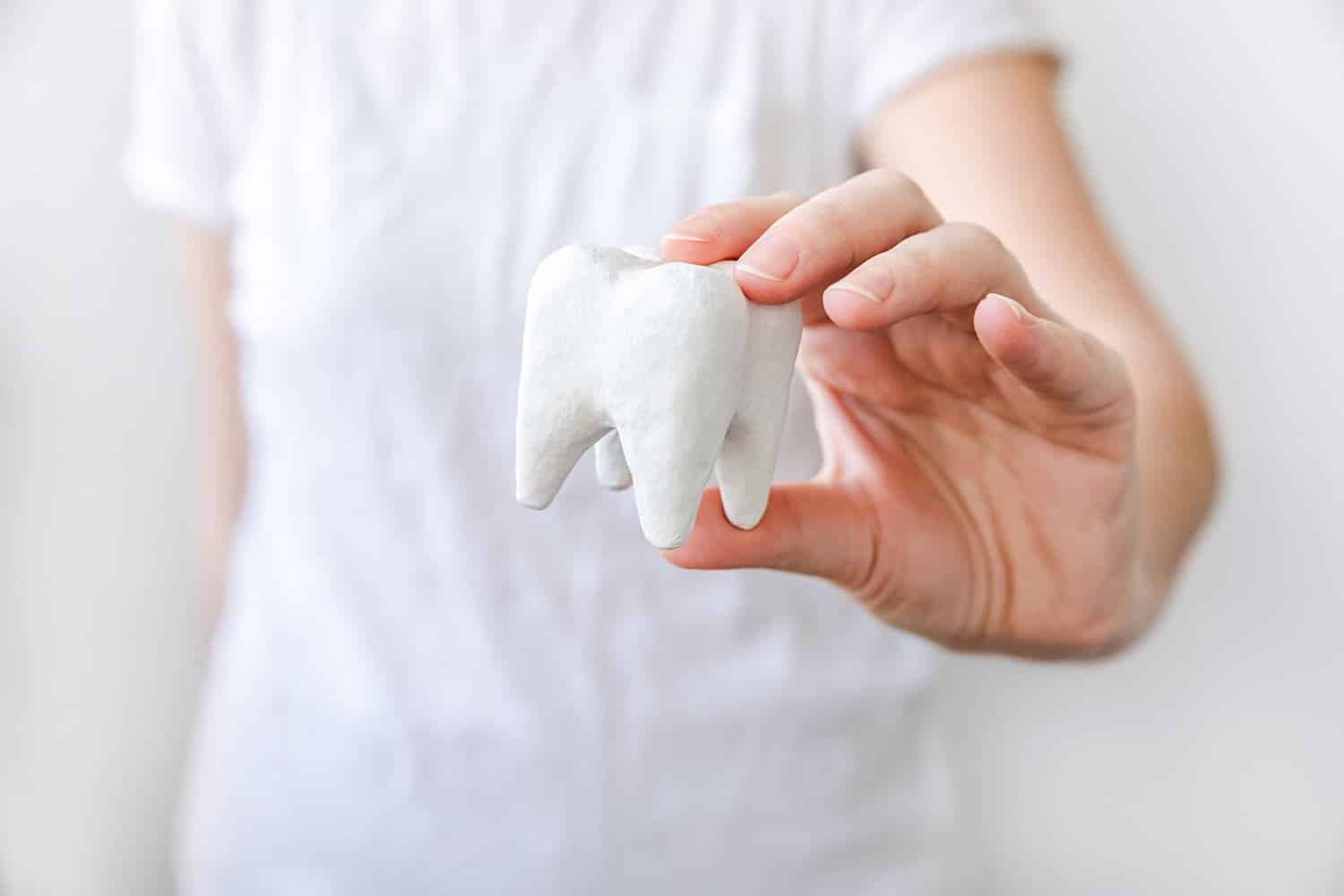 Astuces pour éliminer la plaque dentaire et le tartre des dents