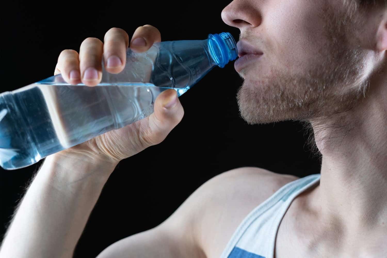 Soif intense et constante : causes et traitements