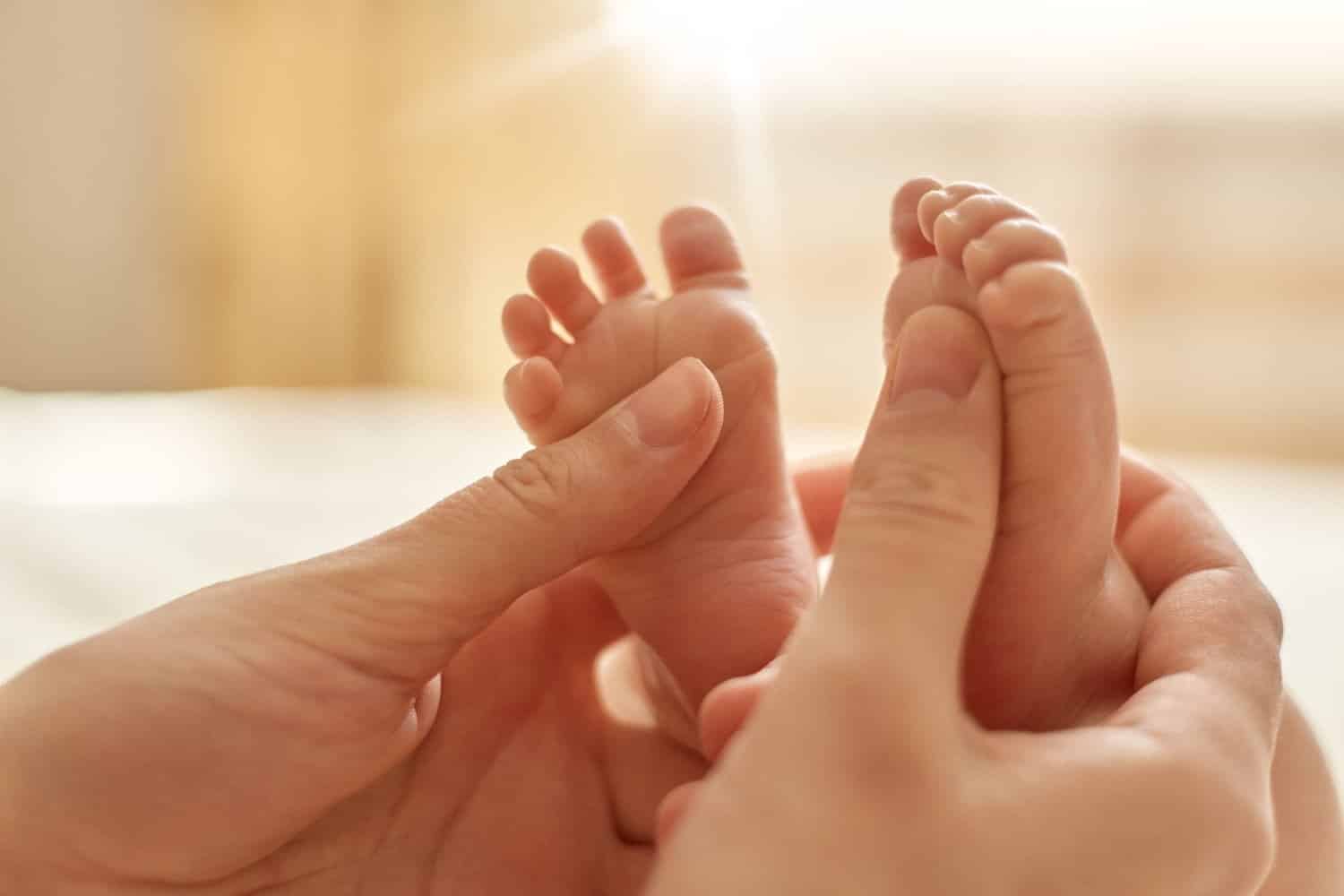 Massage pour bébé : la nouvelle tendance du bien-être.