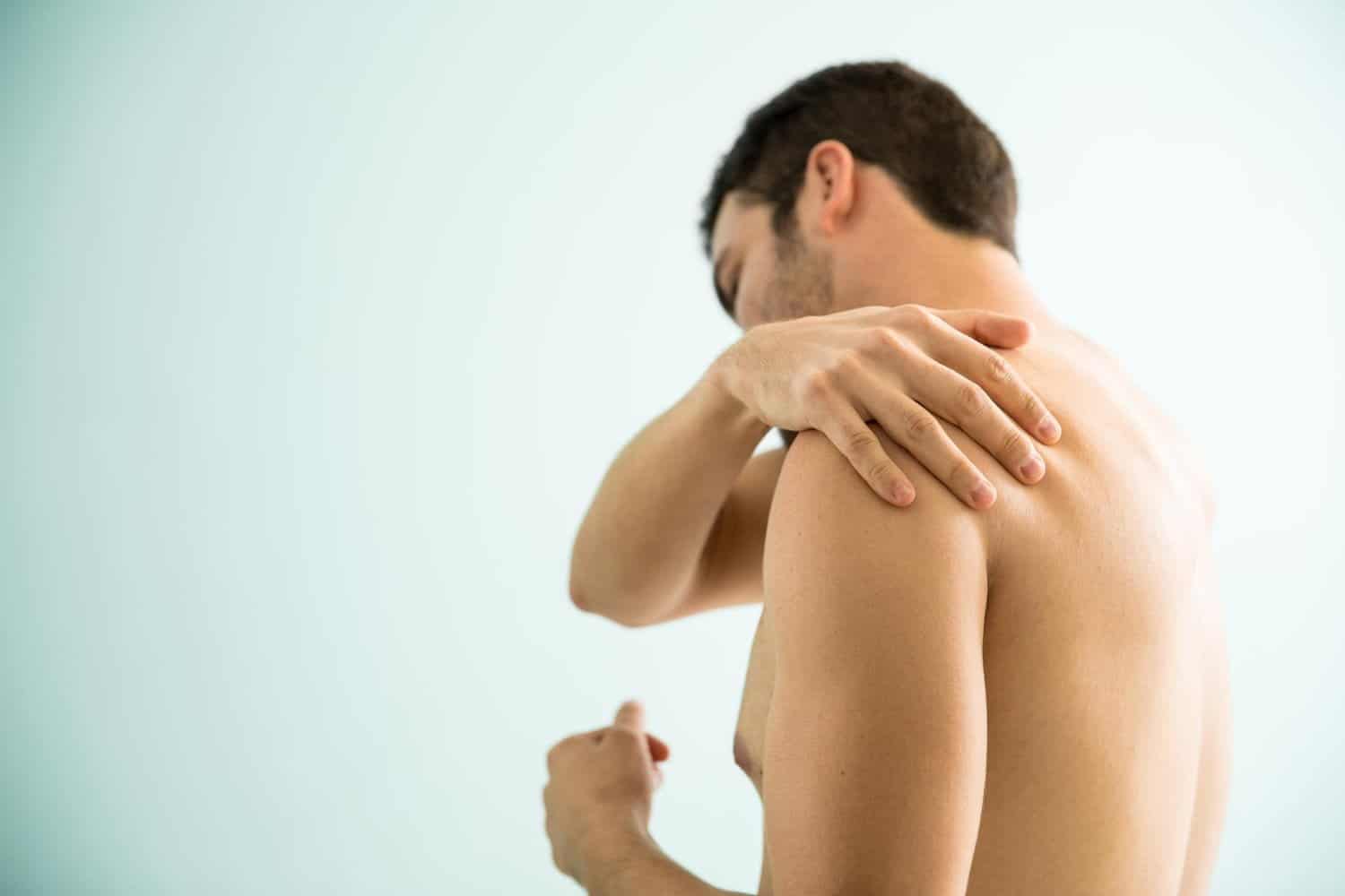 Douleur à l’épaule: un signe possible du cancer du poumon à ne pas négliger
