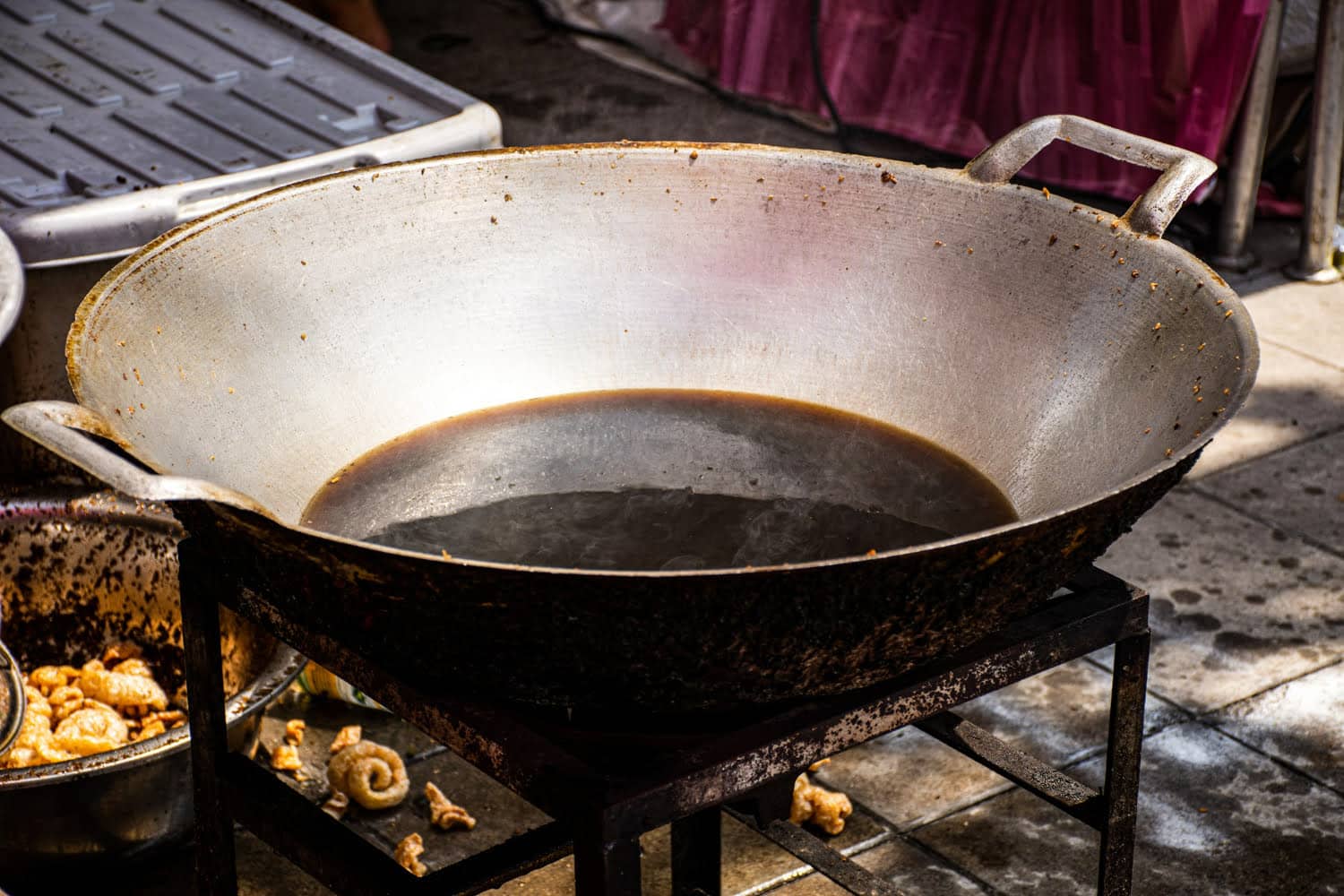 Fini le gâchis huileux : apprenez à recycler l’huile de cuisson usagée.