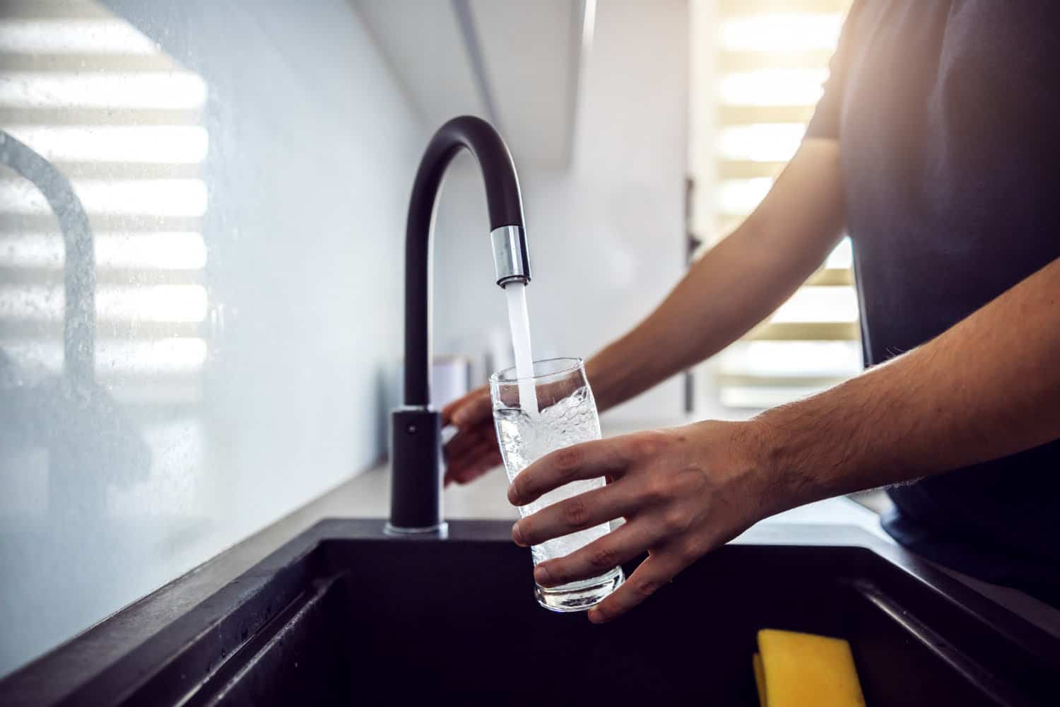 Vous n’arrivez pas à combler votre besoin hydrique ? Voici 9 astuces simples mais efficaces