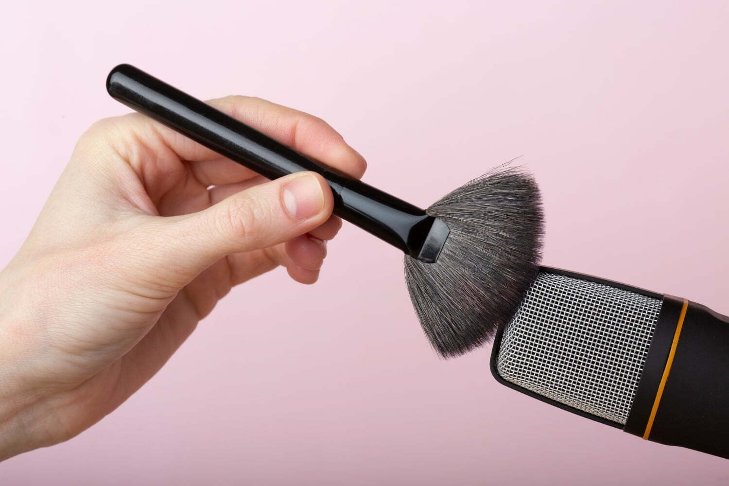 ASMR : Quand les vidéos sensorielles deviennent un nouveau réflexe bien-être