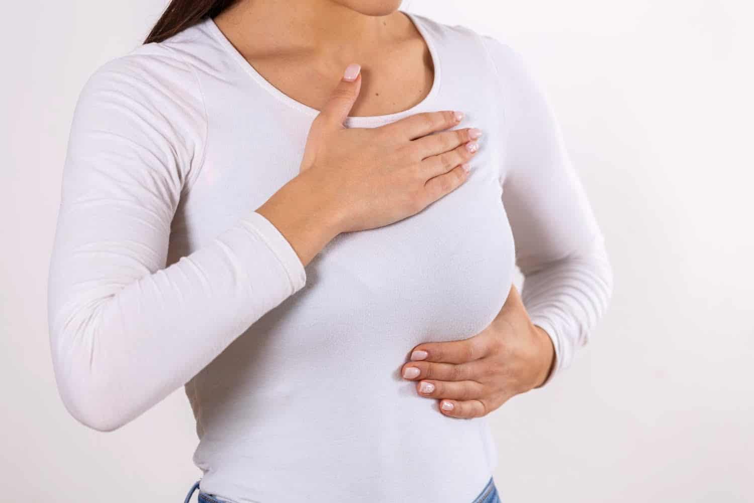 Douleur au sein : 12 causes courantes