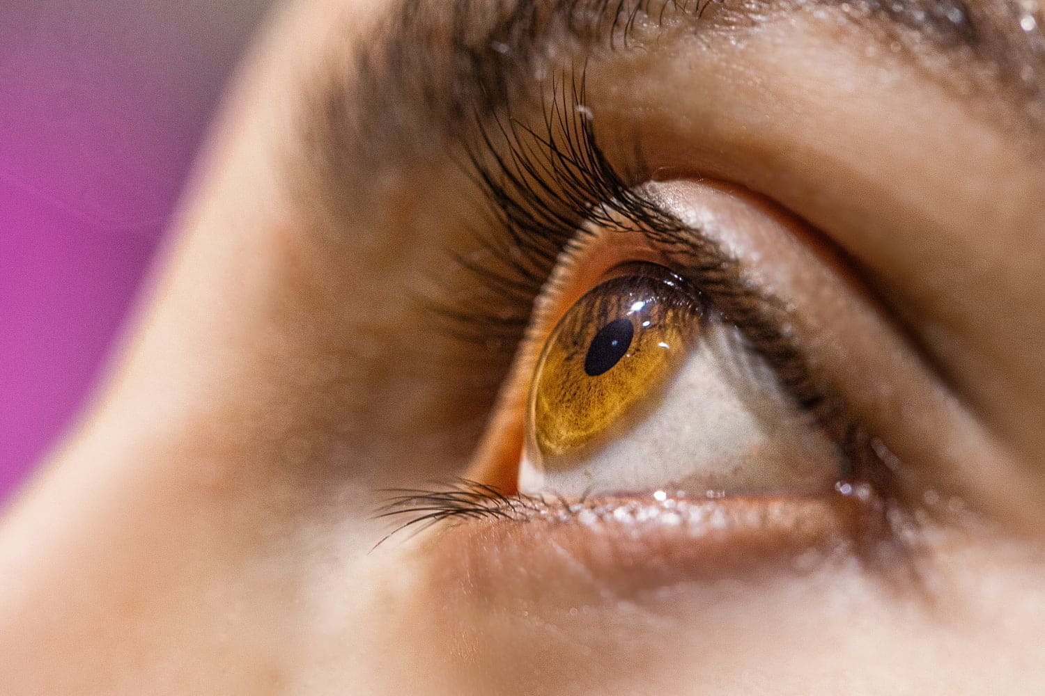 Comment se débarrasser des « crottes d’oeil » au coin des yeux