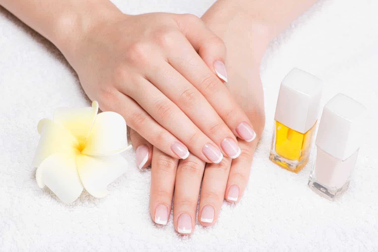 Les signaux de santé cachés dans vos ongles des mains